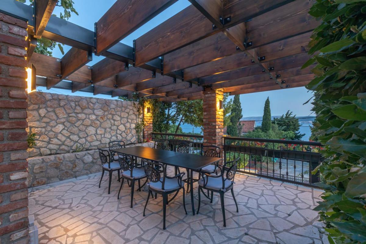 Cvrk Family House Novi Vinodolski Exterior foto